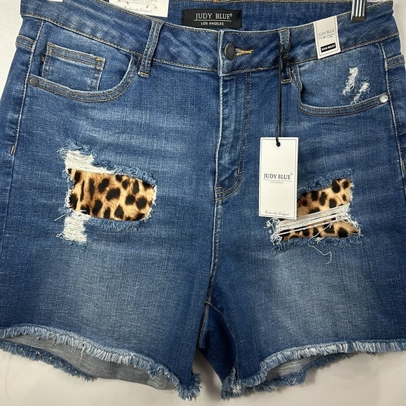 Judy Blue high rise leopard patchwork denim Raw hem shorts size 1XL.NWT - Picture 3 of 11